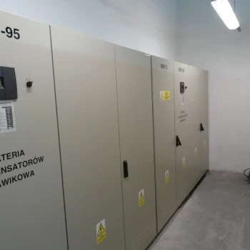 przeznaczona-do-srednich-i-duzych-obiektow-w-ktorych-wystepuja-harmoniczne-w-sieci01