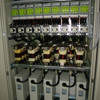 przeznaczona-do-srednich-i-duzych-obiektow-w-ktorych-wystepuja-harmoniczne-w-sieci03