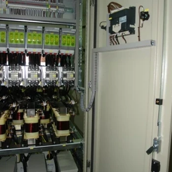 przeznaczona-do-srednich-i-duzych-obiektow-w-ktorych-wystepuja-harmoniczne-w-sieci04